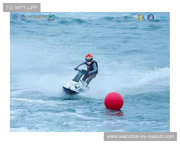 _水上摩托花式表演：速度与激情的完美结合_，水上摩托表演视频